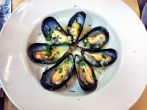 Steamed Mussels With White Wine, Shallots, and Parsley